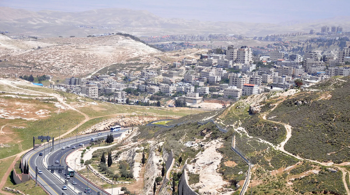 القرى الشرقية للقدس : من البؤر الرعوية إلى مشروع (E1).. استراتيجية إسرائيلية لحسم مستقبل المدينة وتقويض حل الدولتين